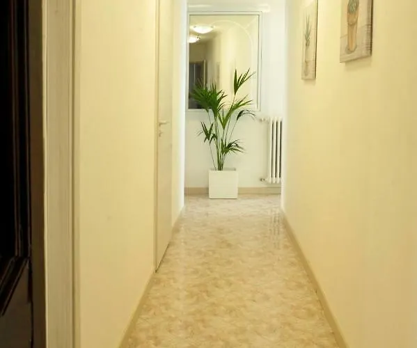 Апартаменты Giardino In Citta; Centralissimo Санремо